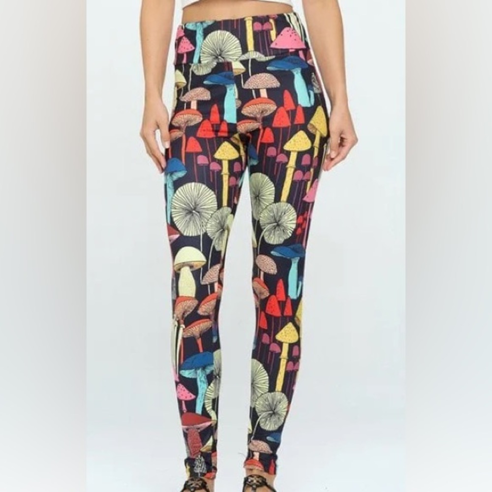 Colorful Mushroom Print Leggings 🍄